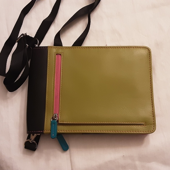 NWOT...Leather RFID Crossbody - Picture 2 of 11